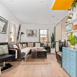 guestready-artsy-penthouse-in-heart-of-the-city.cambridgehotelsuk.com/
