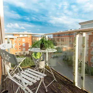 capri-house.cardiffhotelswales.com/